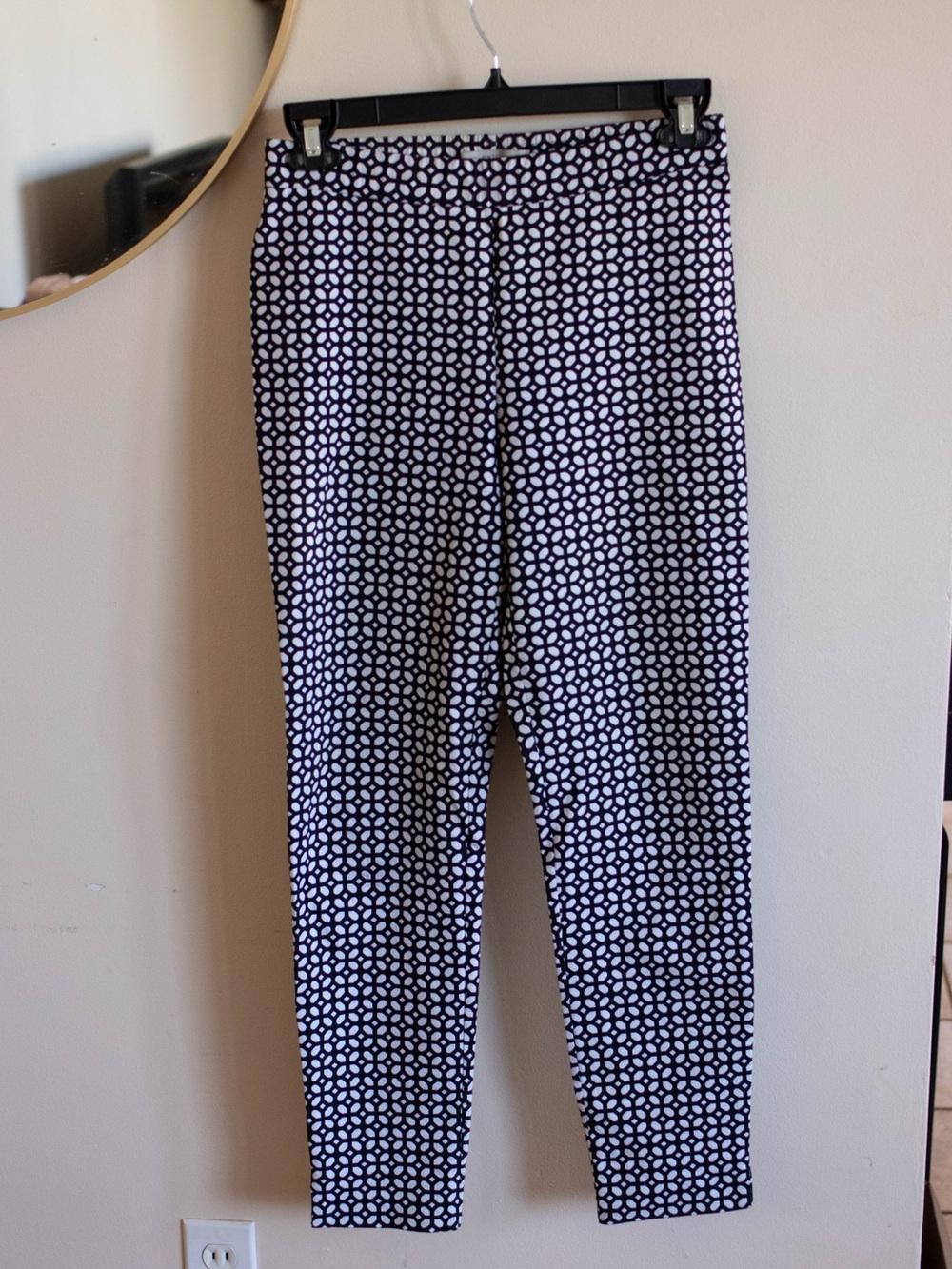 D. Exterior elastic Waistband Pattern Pants